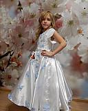 Белое атласное платье с бабочками. Много вещей Красноярск
