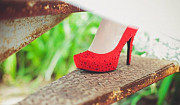 Очень красивые красные туфли Сочи