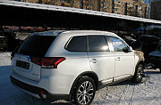 Mitsubishi Outlander 2.0 AT, 2015, внедорожник, битый Москва