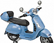 Мотороллер аккумуляторный Peg Perego Vespa + багаж Москва