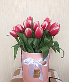 Тюльпаны в шляпных коробках, букеты из тюльпанов Хабаровск