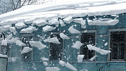 Взыскание ущерба при падении снега и льда с крыши в Казани Казань