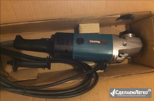 Угловая шлифмашинка makita 9079SF Москва - изображение 1