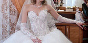 Шикарное свадебное платье с перчатками Апшеронск