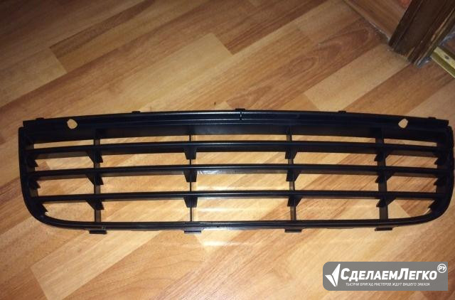 Решетка в бампер центральная 1k0583677c 9b9 Москва - изображение 1