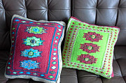 Три ковровые шерстяные подушки Сочи