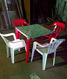 Продам стол и стулья пластиковые Усолье-Сибирское