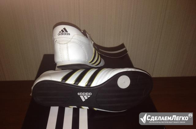 Кроссовки adidas Москва - изображение 1